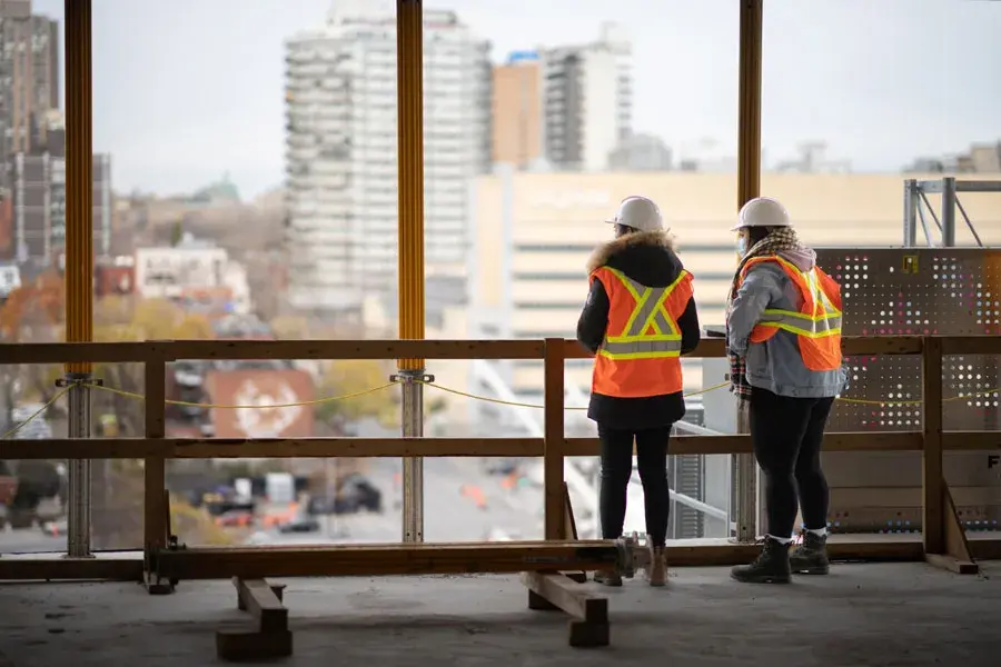 Femme chantier construction